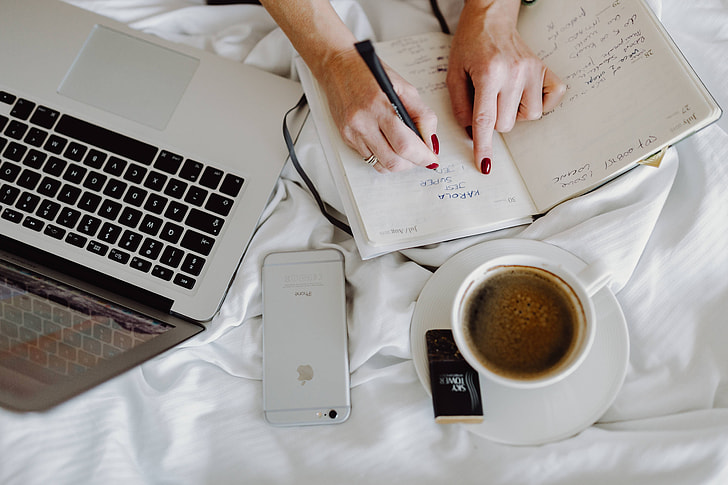 Your 2025 Guide to Side Hustles That Pay Well (Even with a Full-Time Job)